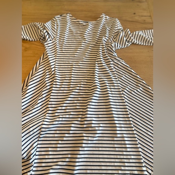 She + Sky V Neck Black White Striped  Top Tunic Women’s Large Preloved - Picture 9 of 9